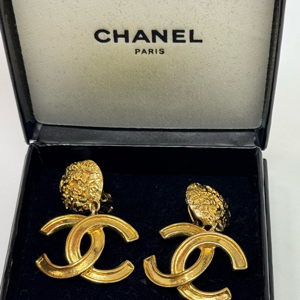💯Authentic CHANEL Gold Iconic CC Dangle Logo Earrings